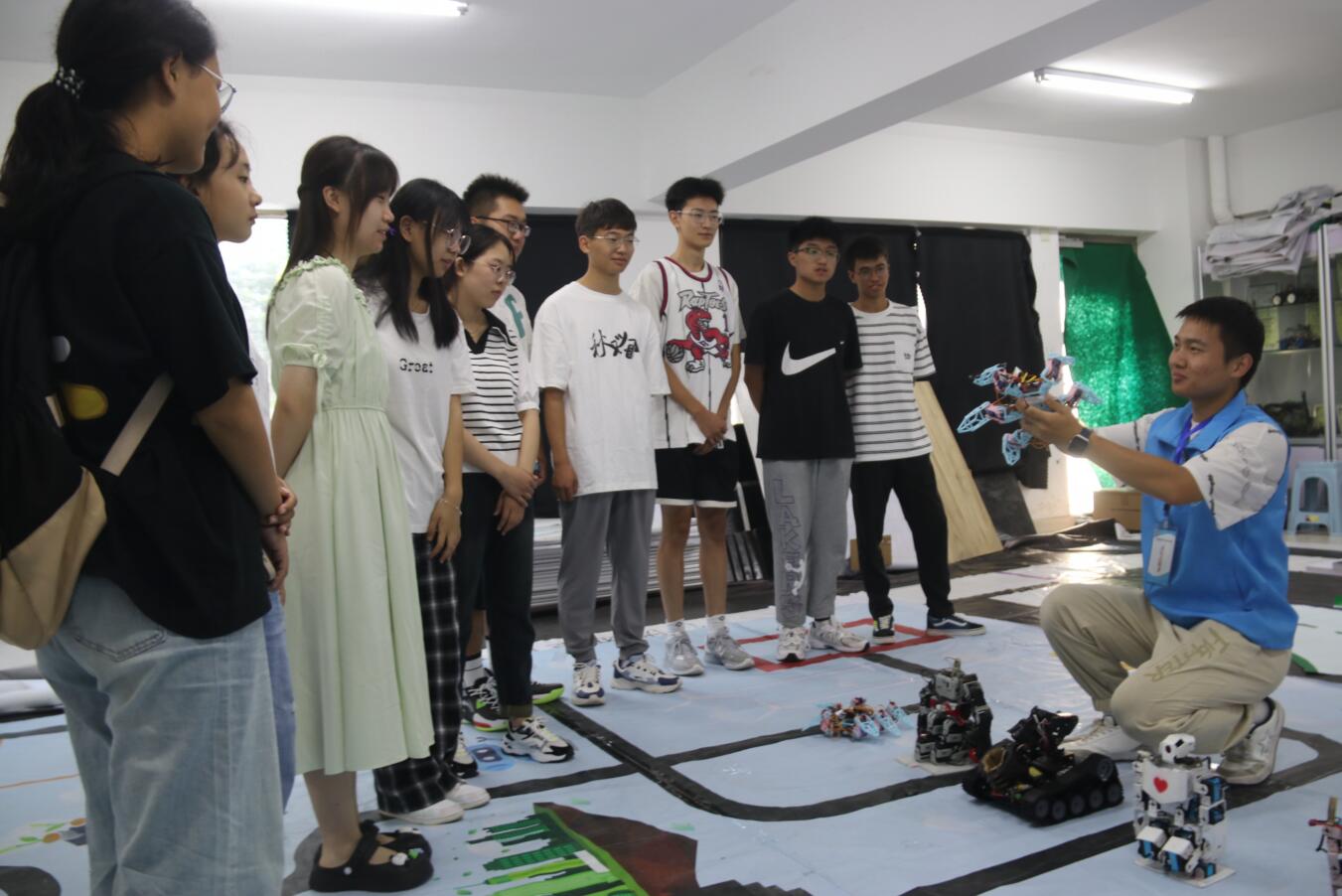 机器人团队工作室